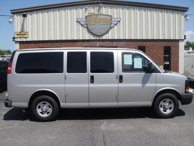2008 Chevrolet Express 1500  Passenger Van