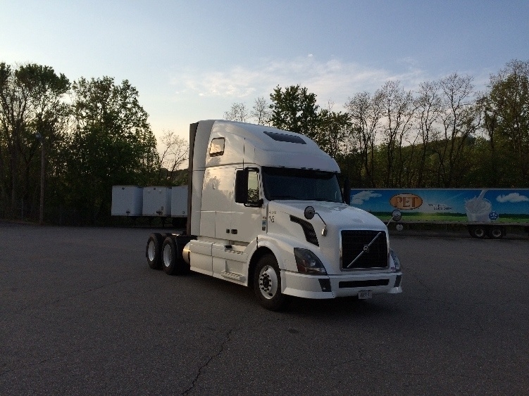 2011 Volvo Vnl64t670  Conventional - Sleeper Truck