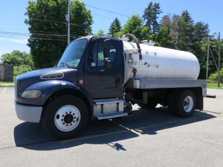 2004 Freightliner Business Class M2 106  Septic