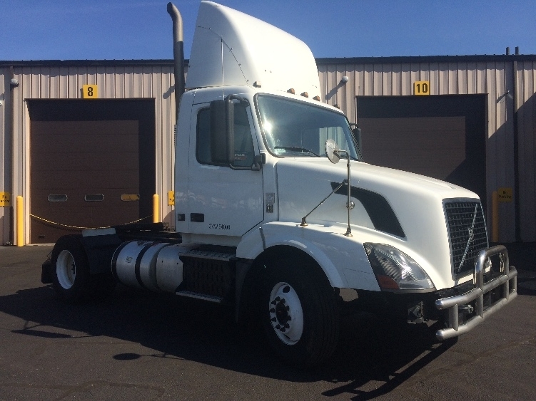 2012 Volvo Vnl42t300  Conventional - Day Cab