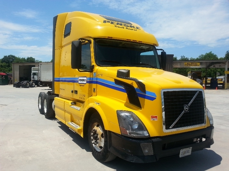 2013 Volvo Vnl  Conventional - Sleeper Truck