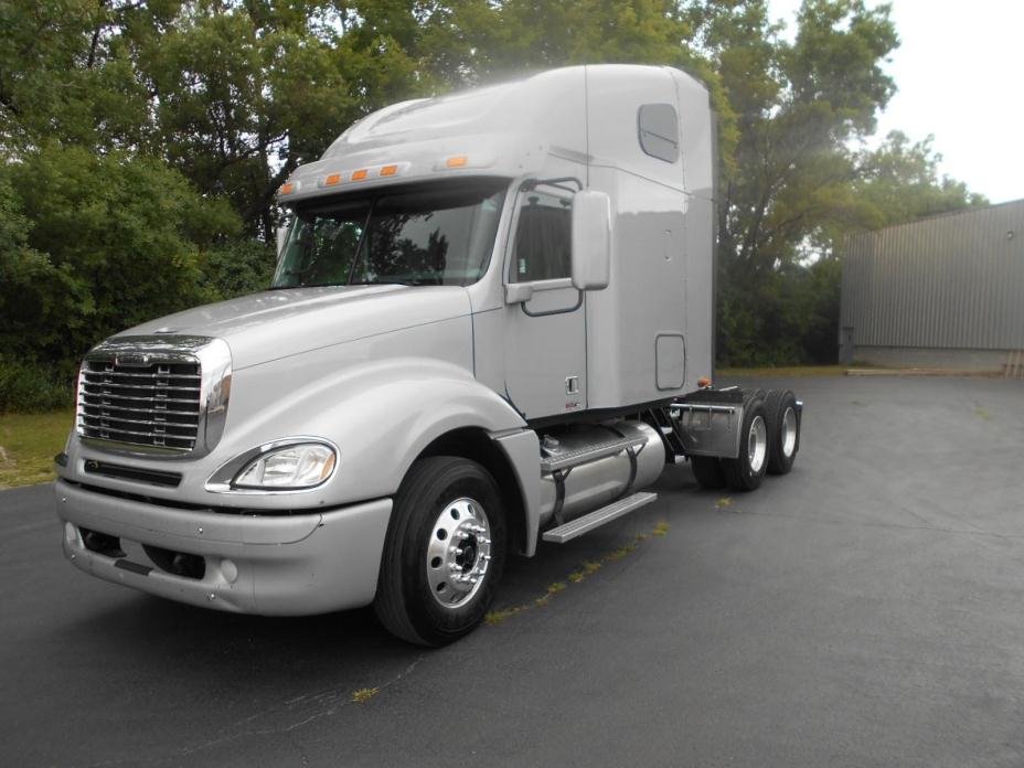 2012 Freightliner Columbia 120  Conventional - Sleeper Truck