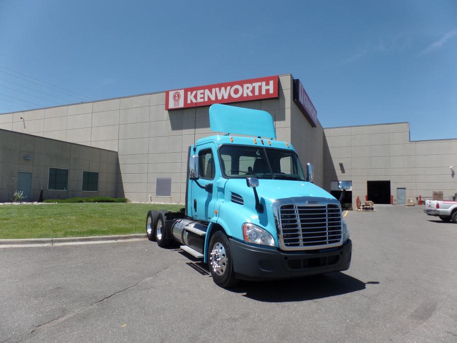 2011 Freightliner Ca11364dc  Conventional - Day Cab