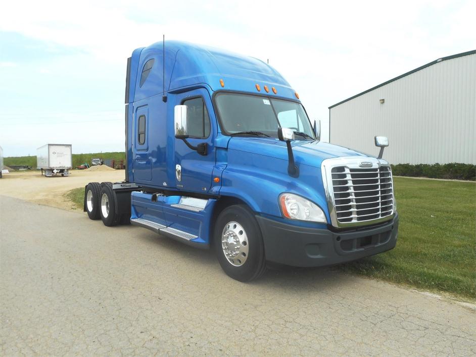 2011 Freightliner Cascadia 125  Conventional - Sleeper Truck