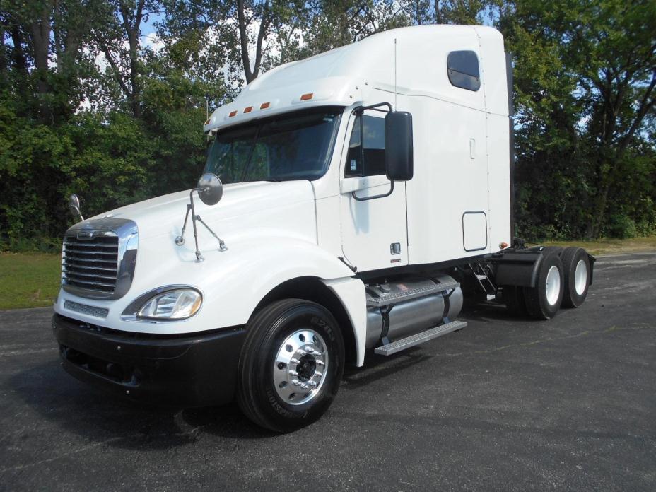 2007 Freightliner Columbia 120  Conventional - Sleeper Truck