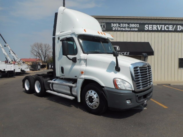 2010 Freightliner Cascadia  Conventional - Day Cab