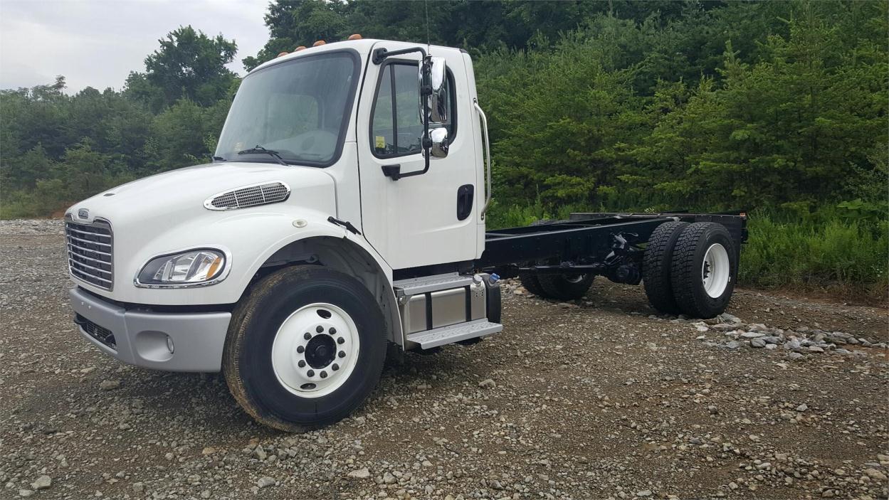 2015 Freightliner Business Class M2 106  Cab Chassis