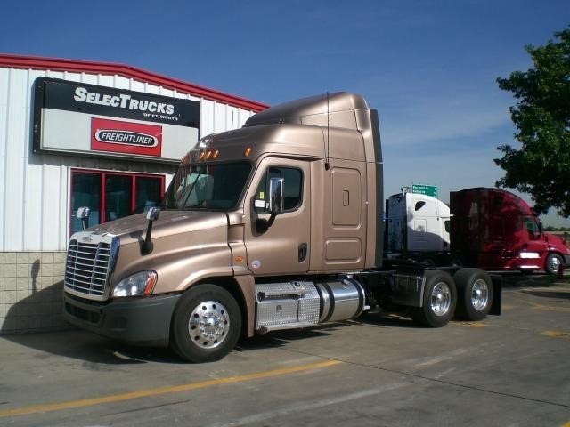 2013 Freightliner Cascadia 113  Conventional - Sleeper Truck
