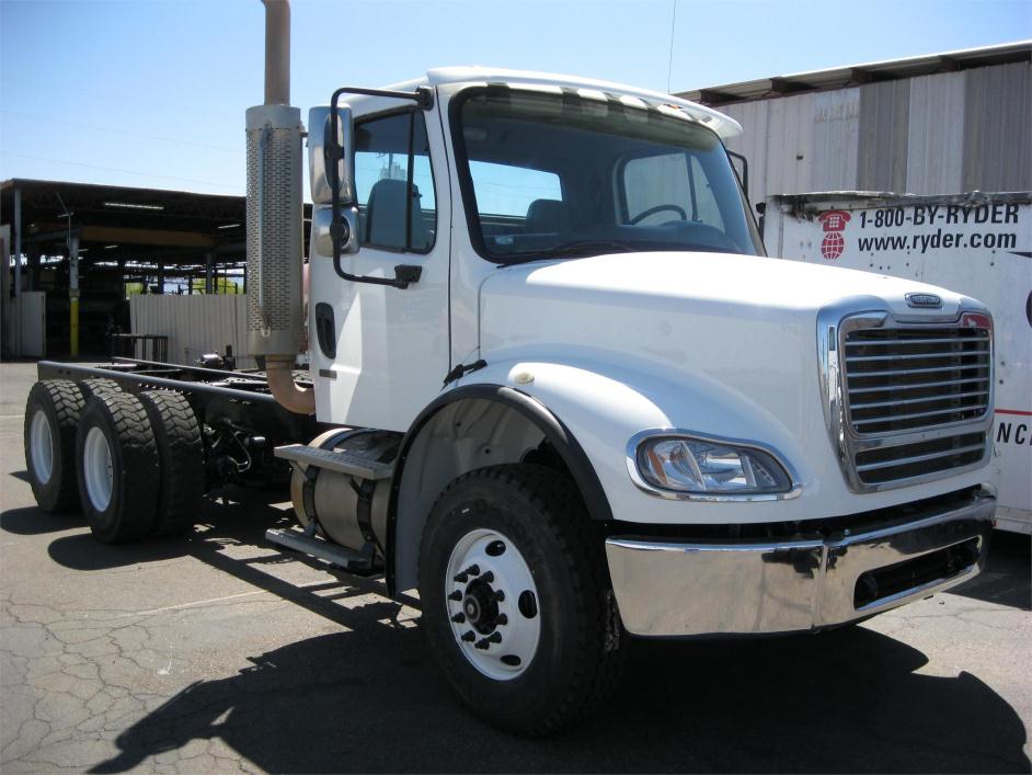 2005 Freightliner Business Class M2 112  Conventional - Day Cab