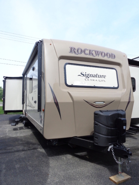 2017 Forest River Rockwood Signature Ultra Lite 8329SS