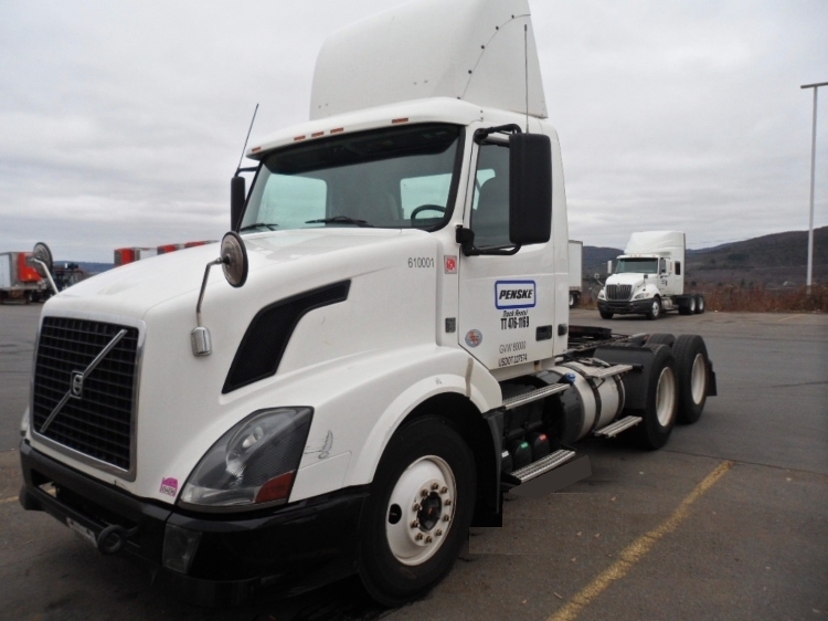 2012 Volvo Vnl64t300  Conventional - Day Cab
