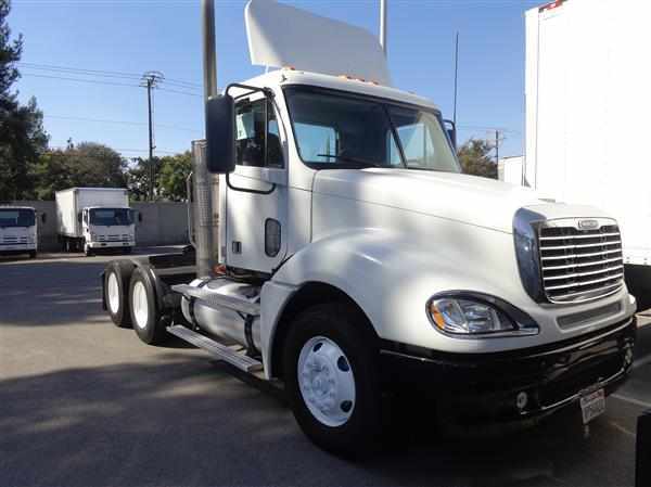 2011 Freightliner Columbia 120  Conventional - Day Cab