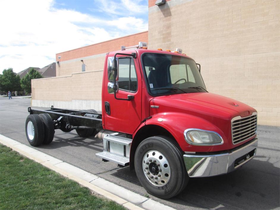2004 Freightliner Business Class M2 106  Cab Chassis