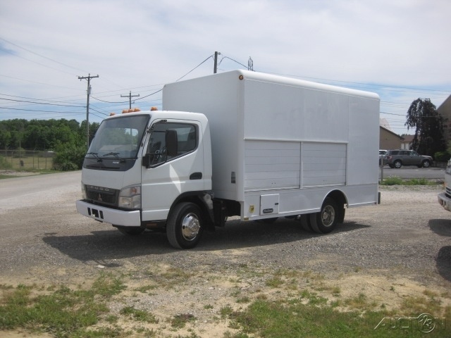 2007 Mitsubishi Fe140 4 Cyl Diesel Auto With   Utility Truck - Service Truck