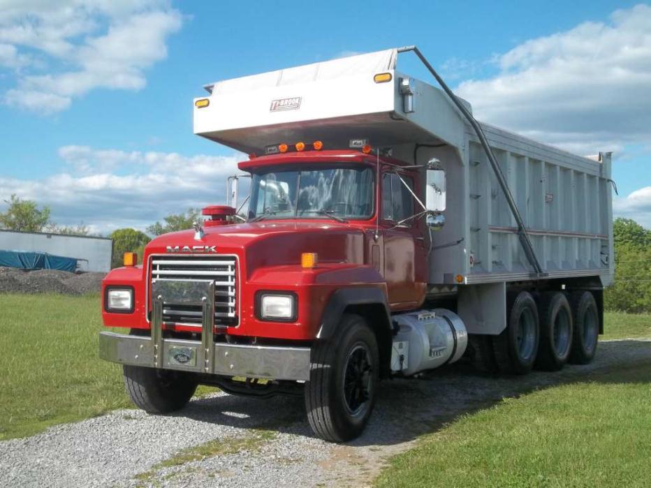 1992 Mack Rd 688  Dump Truck