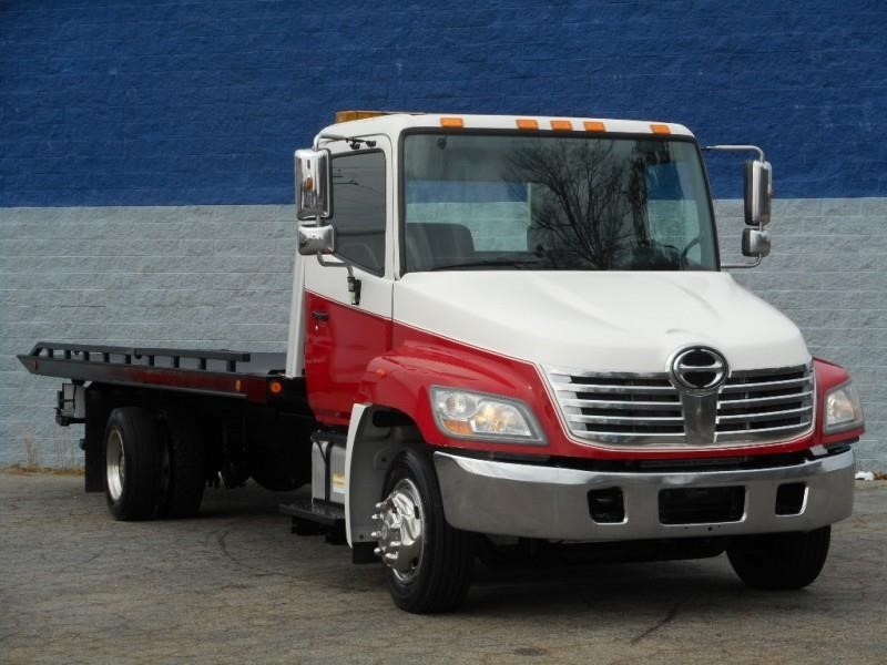 2009 Hino 268a  Rollback Tow Truck