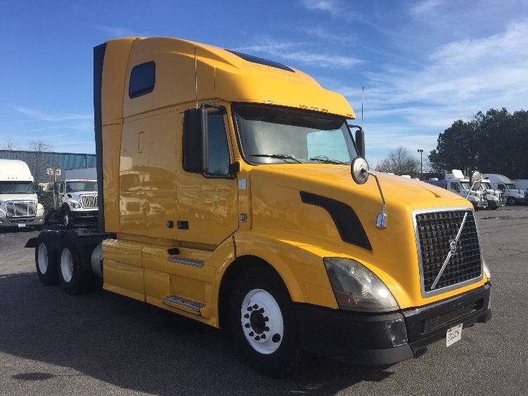 2012 Volvo Vnl64t670  Conventional - Sleeper Truck