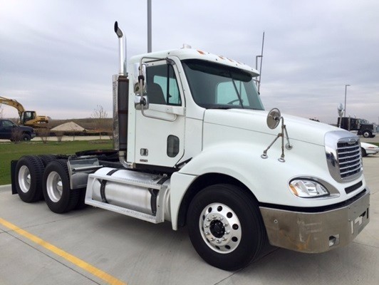 2004 Freightliner Columbia Cl12064st  Conventional - Day Cab