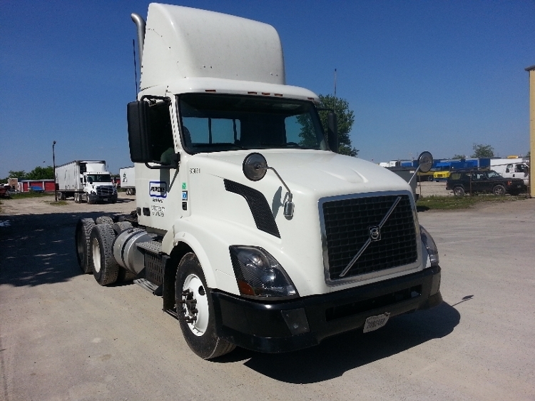 2012 Volvo Vnl  Conventional - Day Cab