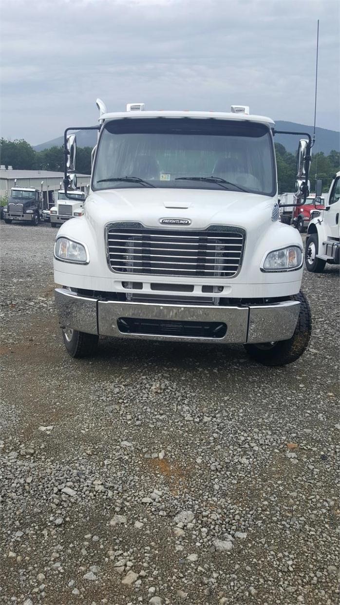 2016 Freightliner Business Class M2 106  Cab Chassis