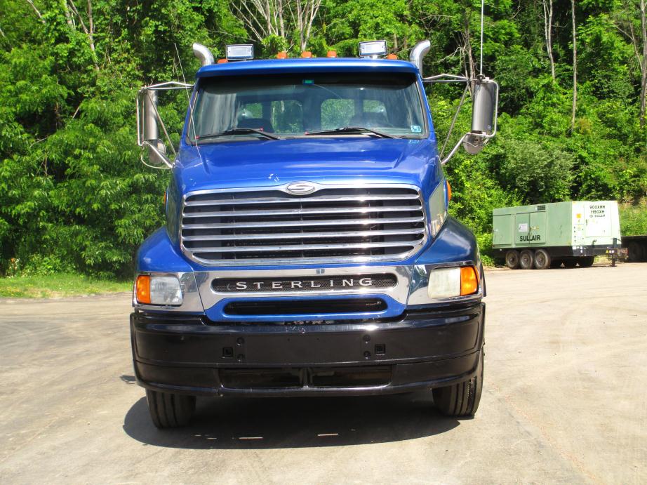 2001 Sterling L9500  Rollback Tow Truck