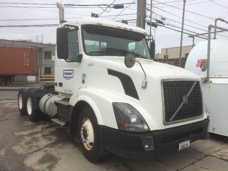 2012 Volvo Vnl64t300  Conventional - Day Cab