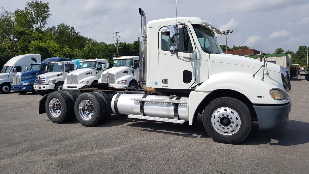 2004 Freightliner Fcl12064st  Conventional - Day Cab