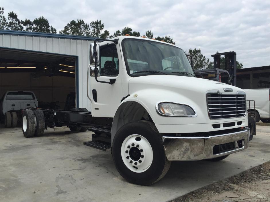 2008 Freightliner Business Class M2 106  Cab Chassis