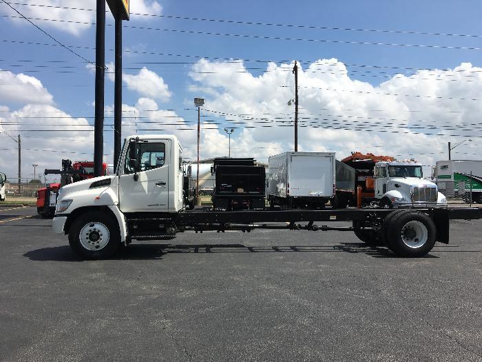 2013 Hino 338  Conventional - Day Cab