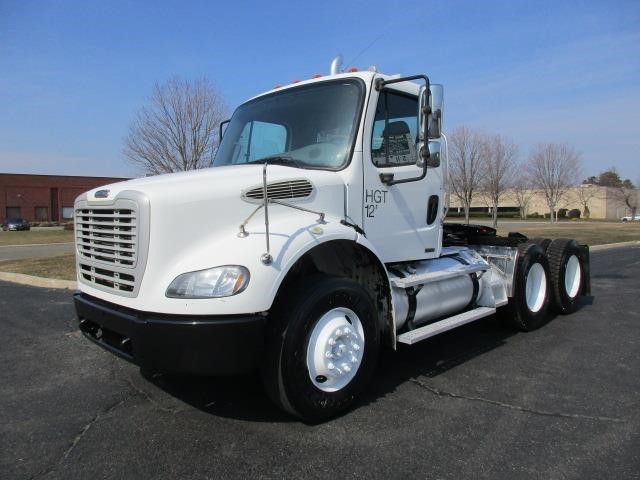 2004 Freightliner Business Class M2 112  Conventional - Day Cab