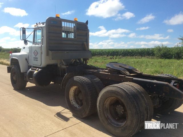 1988 Mack Rd690s  Conventional - Day Cab