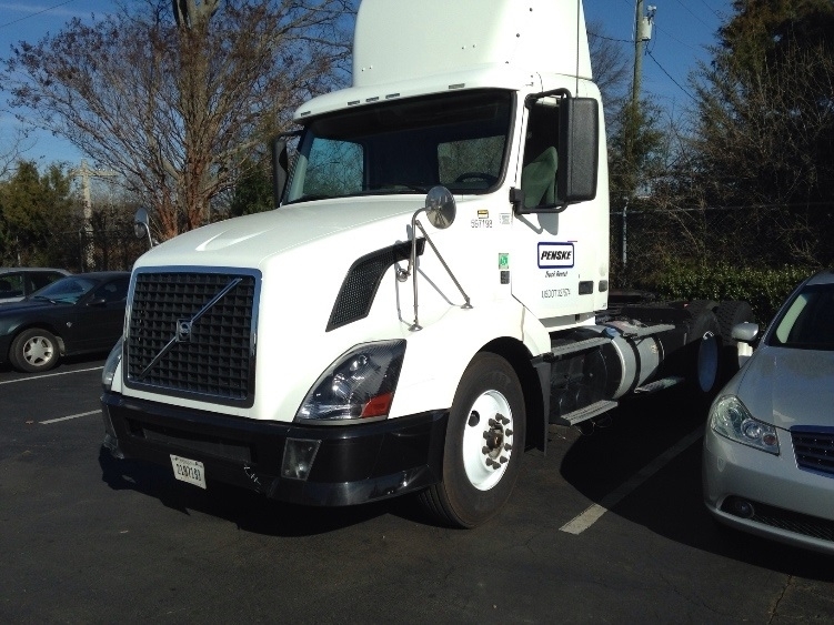 2011 Volvo Vnl64t300  Conventional - Day Cab