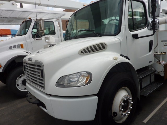 2007 Freightliner Business Class M2 106  Cab Chassis