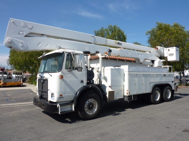 2007 Autocar Xpeditor  Bucket Truck - Boom Truck