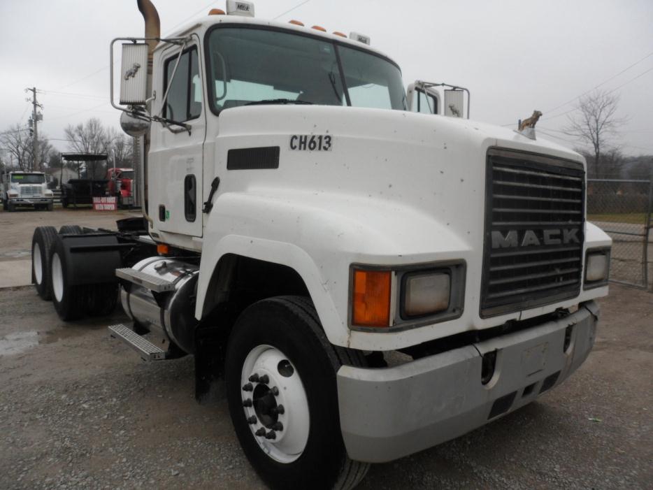 2001 Mack Chn613  Conventional - Day Cab