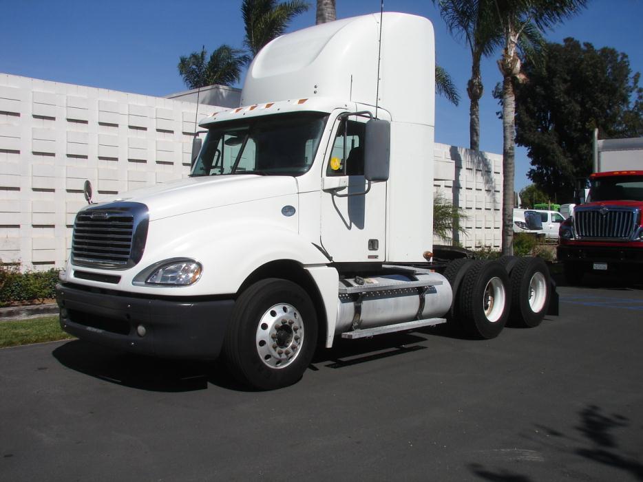 2008 Freightliner Columbia Cl12064st  Conventional - Day Cab
