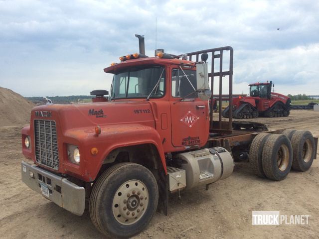 1989 Mack R690st  Conventional - Day Cab