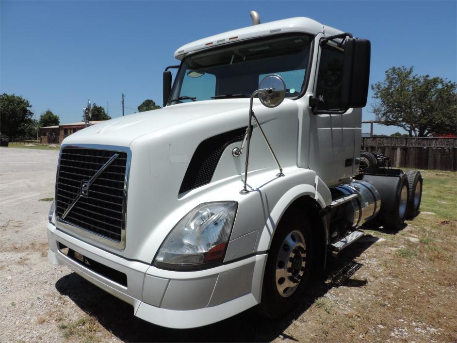 2009 Volvo Vnl62t300  Conventional - Day Cab