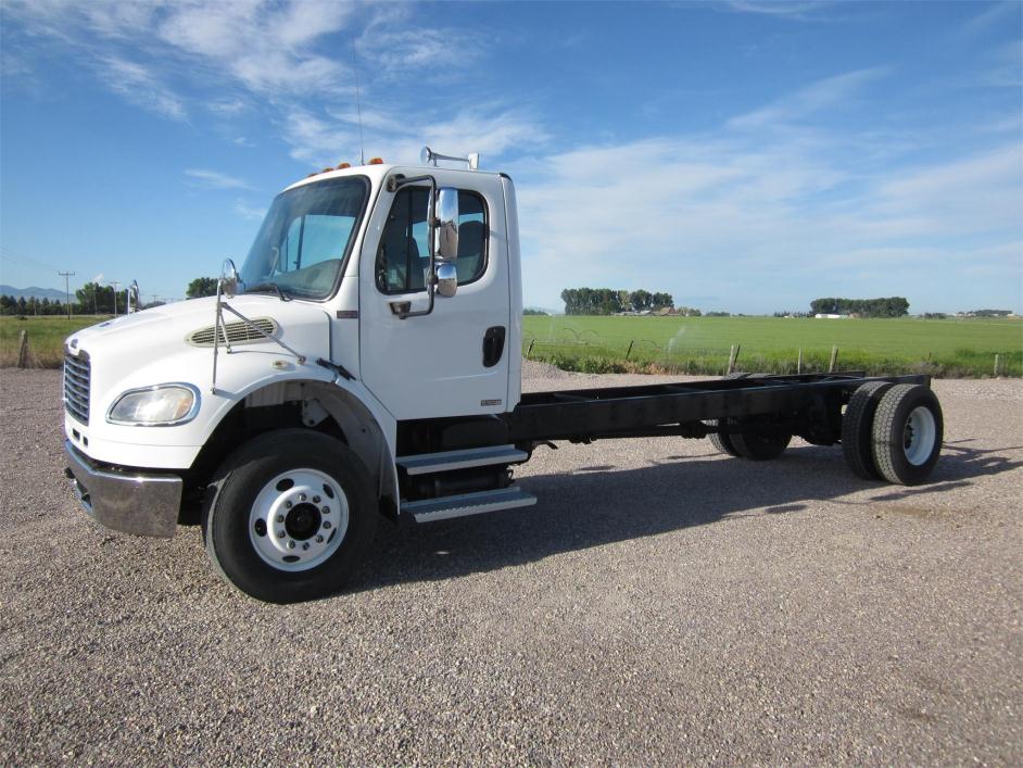 2009 Freightliner Business Class M2 106  Cab Chassis