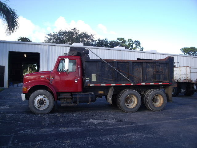 1999 International 4900  Dump Truck