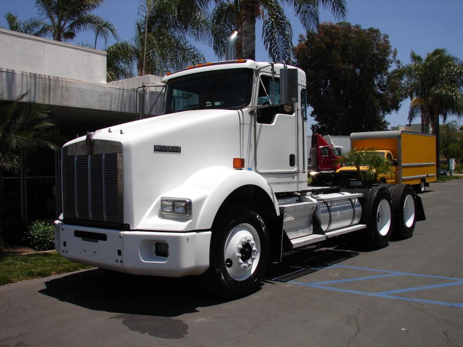 2009 Kenworth T-800  Conventional - Day Cab