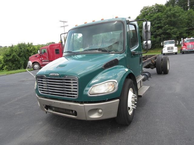 2005 Freightliner Business Class M2 106  Cab Chassis