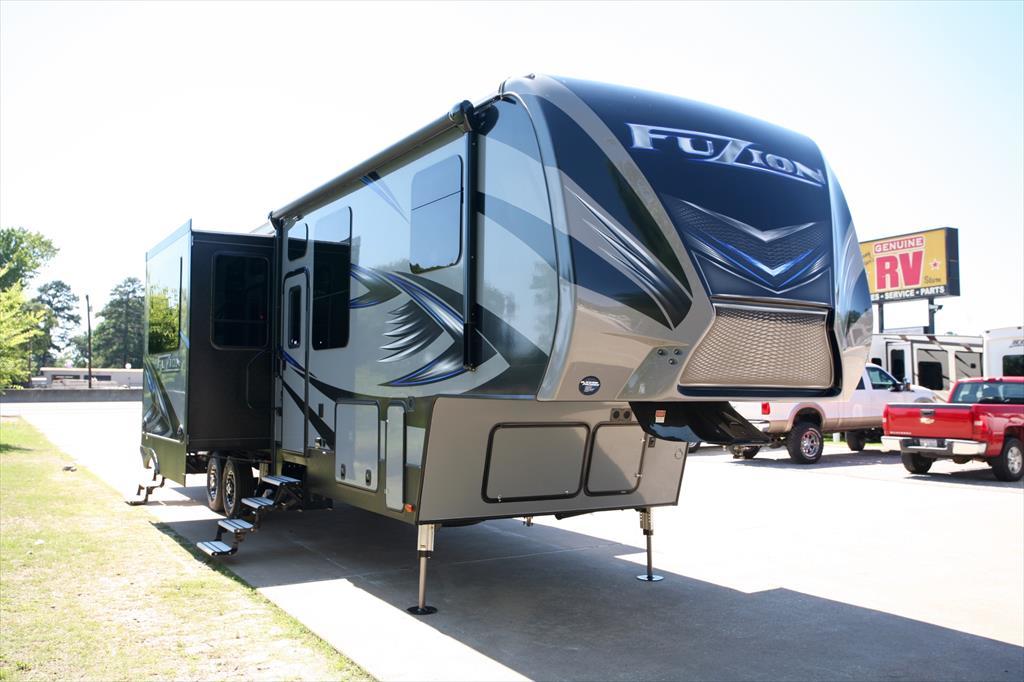 2016 Keystone Fuzion 371