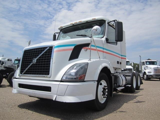 2007 Volvo Vnl64t300  Conventional - Day Cab