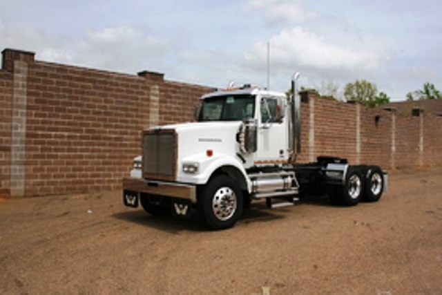 2016 Western Star 4900  Conventional - Day Cab