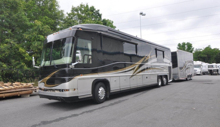 2006 Newell Coach 45 DIESEL WITH Matching 24 FT Trailer