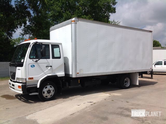 2010 Nissan Ud2000  Cargo Van