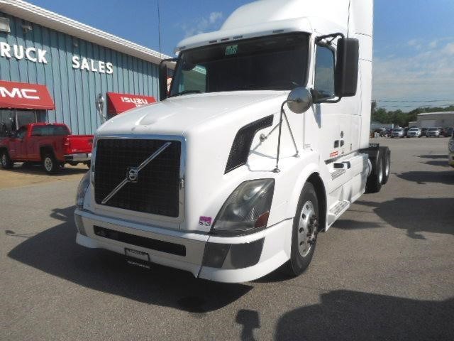 2011 Volvo Vnl64t630  Conventional - Sleeper Truck