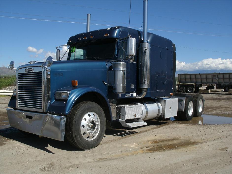 2000 Freightliner Fld120 Classic  Conventional - Sleeper Truck