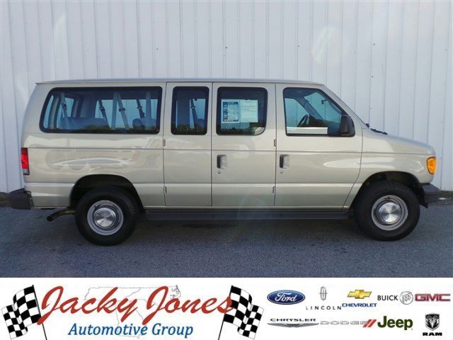 2005 Ford Econoline Wagon  Passenger Van